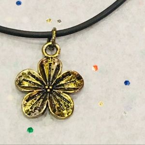 PETAL PERFECT NECKLACE!